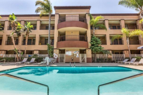 Отель Ramada Suites by Wyndham San Diego  Сан Диего